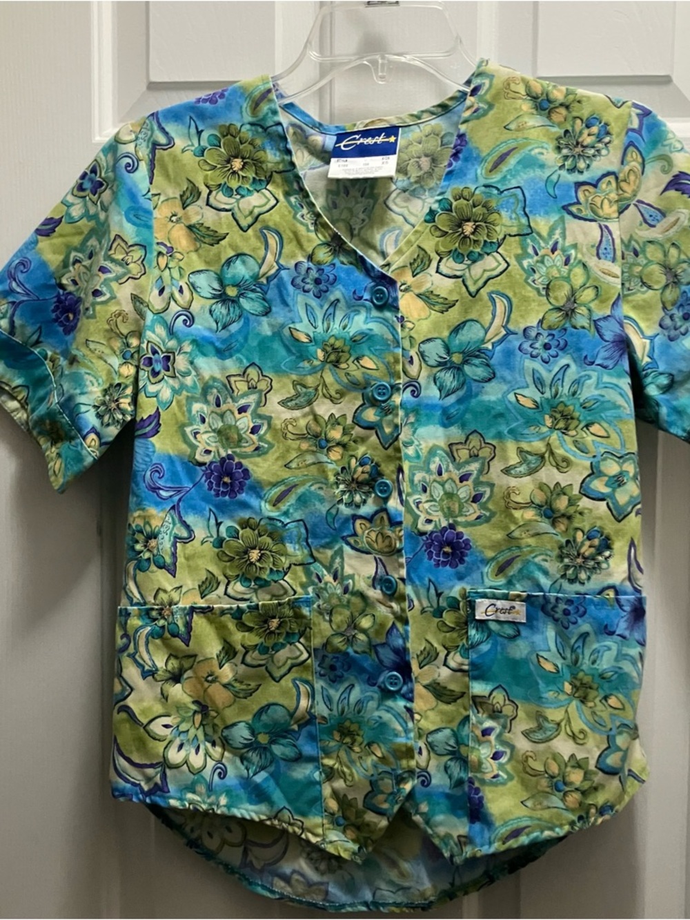 Crest Work Scrub Top Women’s Size XS Floral Button Up